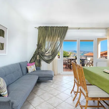 Apartment Golden Nest