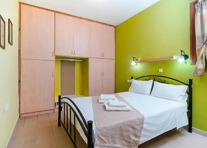 Golden Nest شقة يميناريا