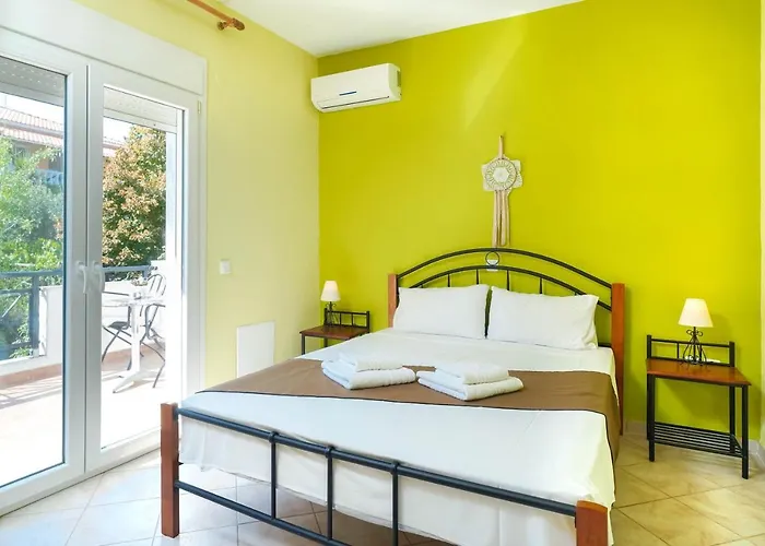 Golden Nest يميناريا