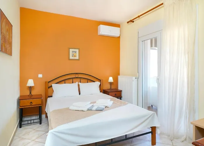 Golden Nest * يميناريا