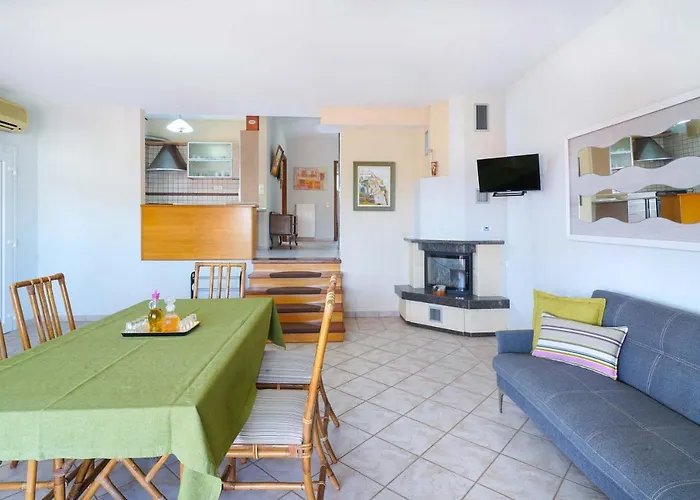 شقة Golden Nest يميناريا